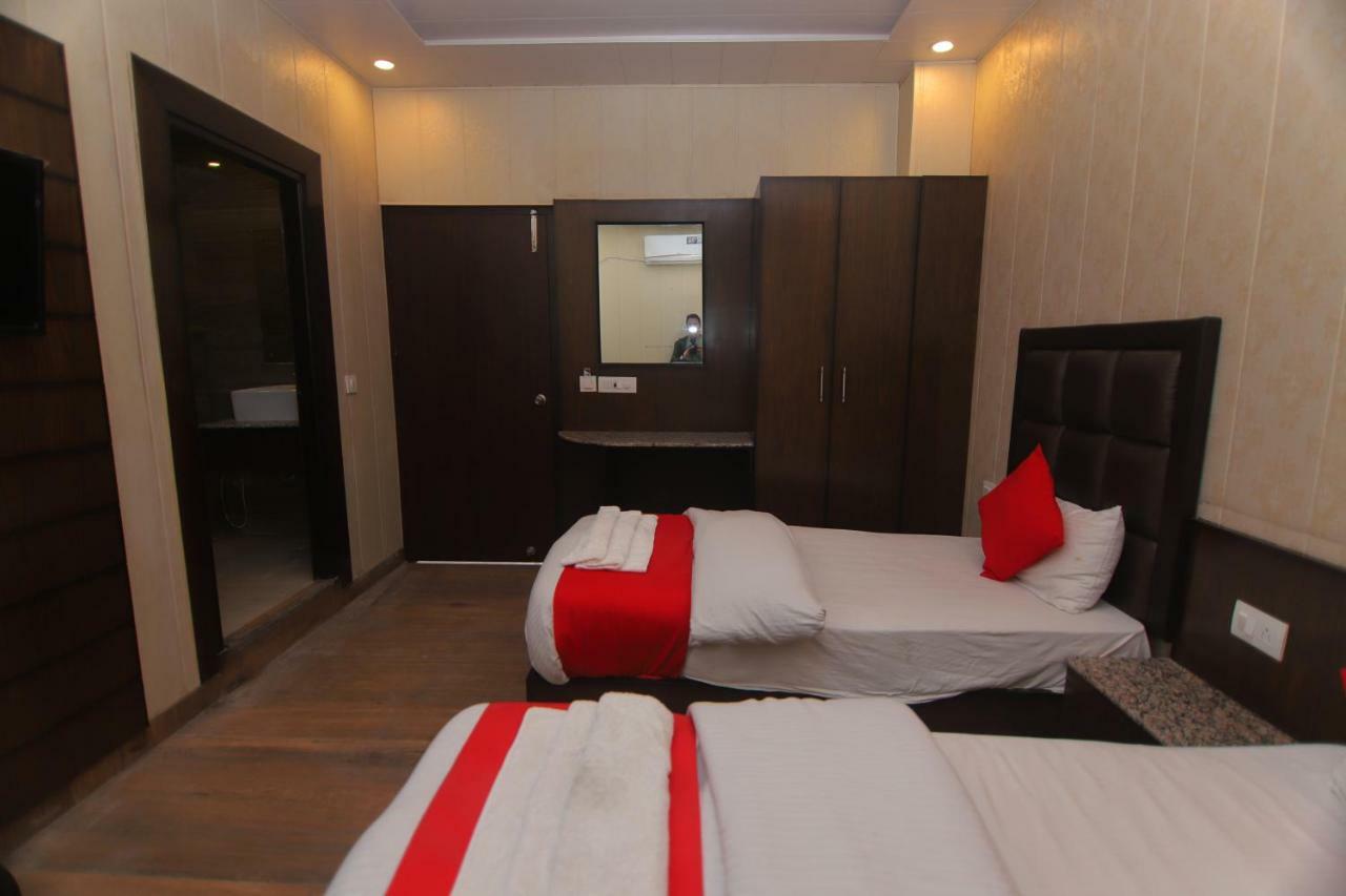רישיקש Hotel Sk International מראה חיצוני תמונה