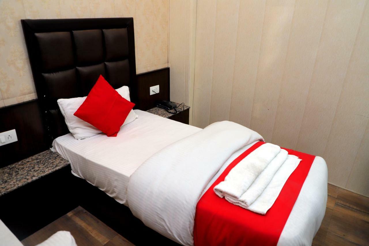 רישיקש Hotel Sk International מראה חיצוני תמונה