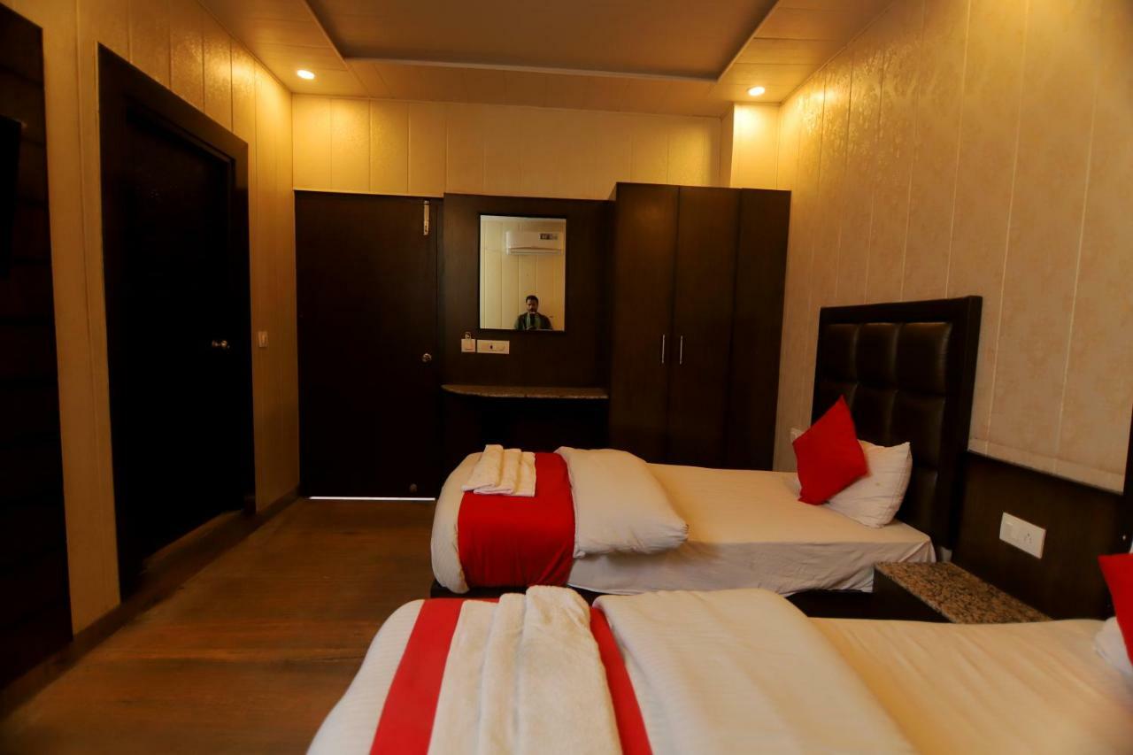 רישיקש Hotel Sk International מראה חיצוני תמונה