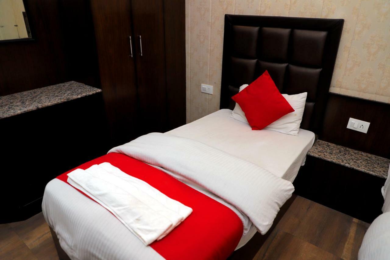 רישיקש Hotel Sk International מראה חיצוני תמונה