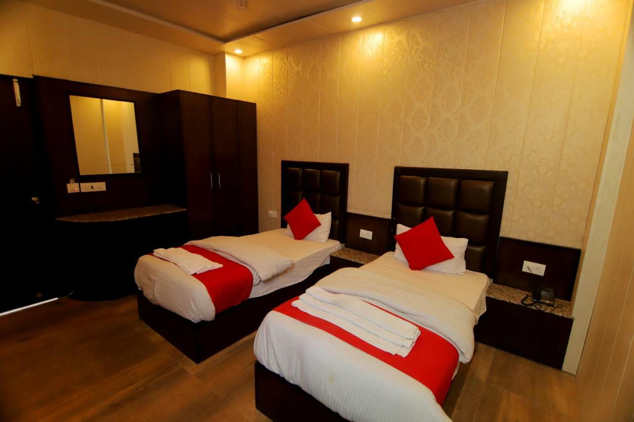 רישיקש Hotel Sk International מראה חיצוני תמונה